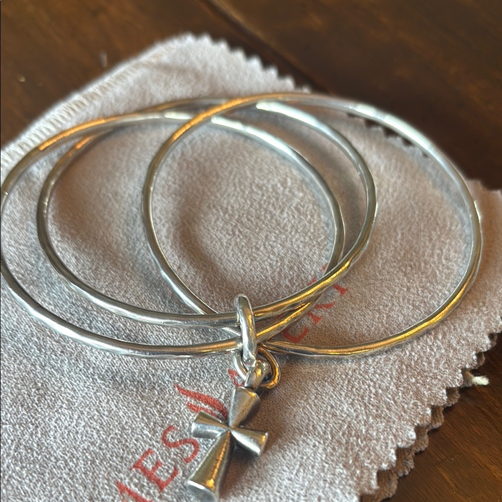 James Avery St. Teresa Cross Triple Hammered Bangle Bracelet
RETIRED